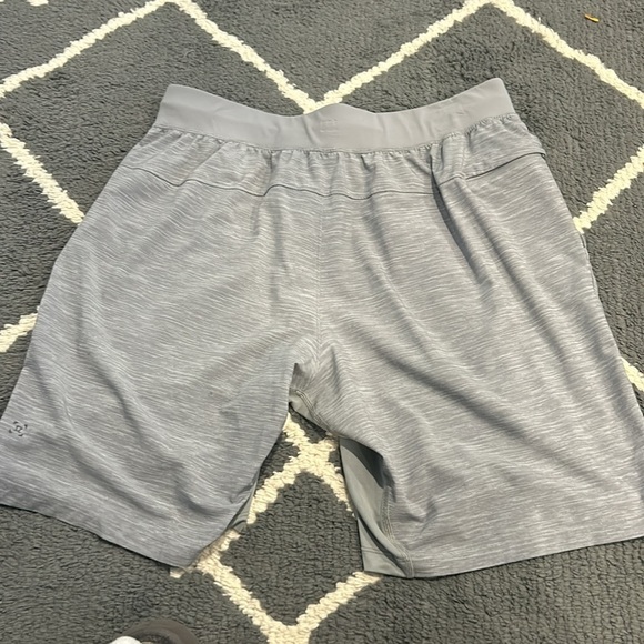 Men’s Lululemon Light Gray T.H.E Shorts - Picture 7 of 9